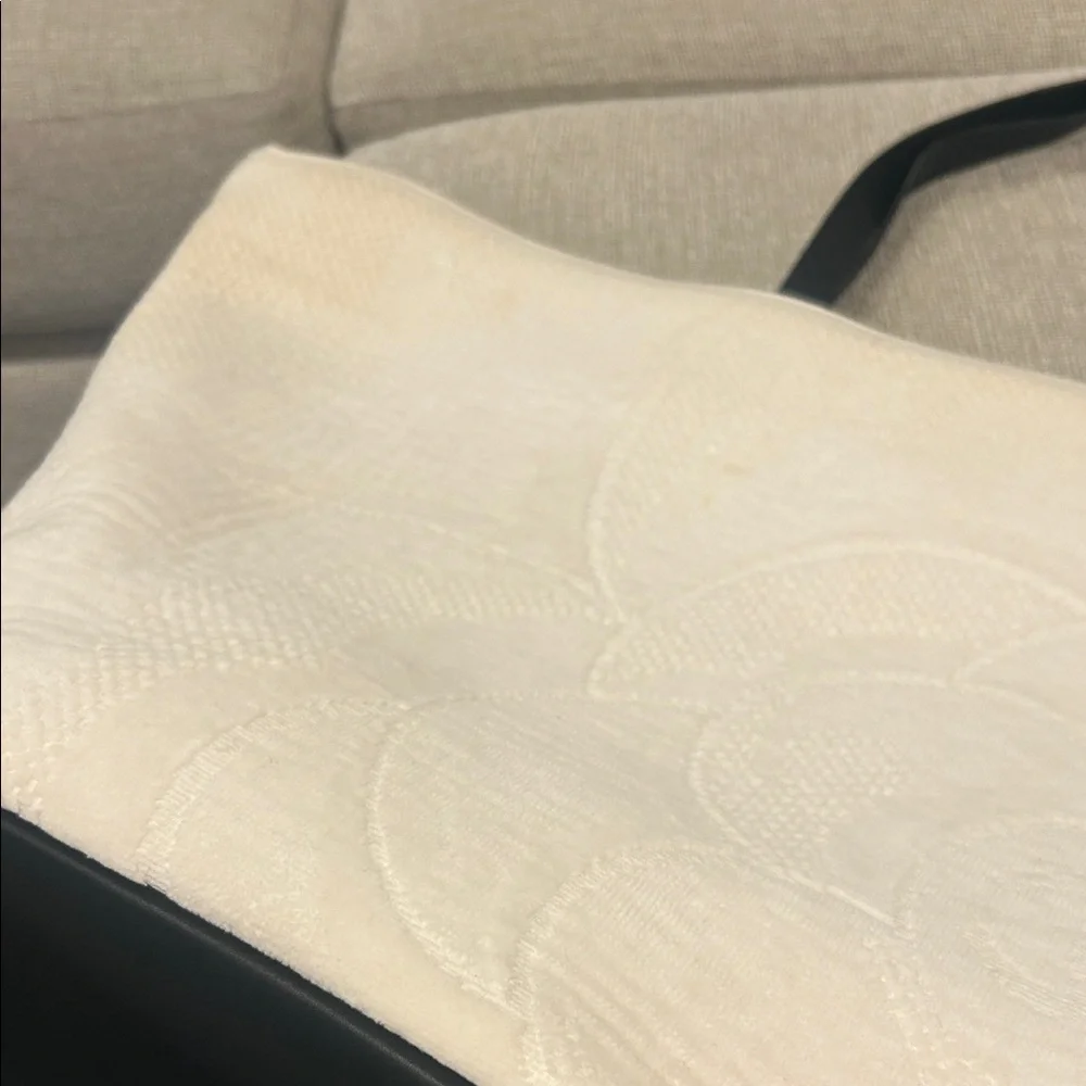 Chanel Elegant Cream Tote / beach Bag with tags! - Picture 11 of 16